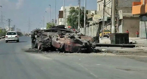 Destroyed tank T-72 in Aleppo. Syria. Photo: Voice of America News: Scott Bobb reports from Aleppo https://ru.wikipedia.org Destroyed tank T-72 in Aleppo. Syria. Photo: Voice of America News: Scott Bobb reports from Aleppo https://ru.wikipedia.org