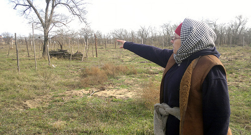 Resident of the village of Karaman. November 30, 2014. Photo by Rasul Magomedov. Resident of the village of Karaman. November 30, 2014. Photo by Rasul Magomedov.