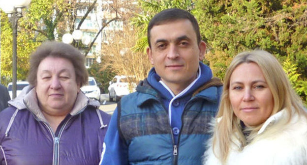 Alexei Kolyasnikov, the leader of a religious group "Community of Christians" (in the centre). Photo by Svetlana Kravchenko for the "Caucasian Knot" Alexei Kolyasnikov, the leader of a religious group "Community of Christians" (in the centre). Photo by Svetlana Kravchenko for the "Caucasian Knot"