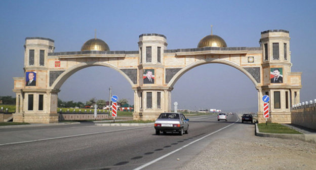The gates to Gudermes. Photo by Oleg Shein, https://upload.wikimedia.org/wikipedia/commons/thumb/1/1d/%D0%92%D0%BE%D1%80%D0%BE%D1%82%D0%B0_%D0%B2_%D0%93%D1%83%D0%B4%D0%B5%D1%80%D0%BC%D0%B5%D1%81.jpg/1280px-%D0%92%D0%BE%D1%80%D0%BE%D1%82%D0%B0_%D0%B2_%D0%93%D1%83%D0%B4%D0%B5%D1%80%D0%BC%D0%B5%D1%81.jpg The gates to Gudermes. Photo by Oleg Shein, https://upload.wikimedia.org/wikipedia/commons/thumb/1/1d/%D0%92%D0%BE%D1%80%D0%BE%D1%82%D0%B0_%D0%B2_%D0%93%D1%83%D0%B4%D0%B5%D1%80%D0%BC%D0%B5%D1%81.jpg/1280px-%D0%92%D0%BE%D1%80%D0%BE%D1%82%D0%B0_%D0%B2_%D0%93%D1%83%D0%B4%D0%B5%D1%80%D0%BC%D0%B5%D1%81.jpg