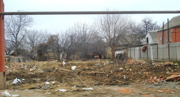 At the place of a demolished house owned by family of the militants. Gudermes, December 2014. Photo: http://www.memo.ru/d/219259.html At the place of a demolished house owned by family of the militants. Gudermes, December 2014. Photo: http://www.memo.ru/d/219259.html