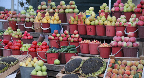 Fruits at the market. Photo by Akhmed Aldebirov for the ‘Caucasian Knot’. Fruits at the market. Photo by Akhmed Aldebirov for the ‘Caucasian Knot’.