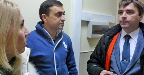 Leader of "Christian Community" religious group Alexei Kolyasnikov (centre) and his advocate Alexander Popkov (right). Sochi, December 2, 2014. Photo by Svetlana Kravchenko for the ‘Caucasian Knot’. Leader of "Christian Community" religious group Alexei Kolyasnikov (centre) and his advocate Alexander Popkov (right). Sochi, December 2, 2014. Photo by Svetlana Kravchenko for the ‘Caucasian Knot’.