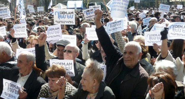 Rally against pension reform in Armenia, Yerevan, March 22, 2014. Photo by Armine Martirosyan for the ‘Caucasian Knot’. Rally against pension reform in Armenia, Yerevan, March 22, 2014. Photo by Armine Martirosyan for the ‘Caucasian Knot’.