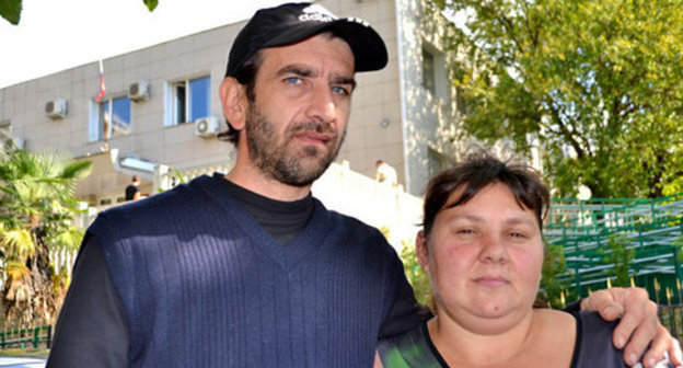 Mardiros Demerchyan with his wife. Photo by Svetlana Kravchenko for the ‘Caucasian Knot’. Mardiros Demerchyan with his wife. Photo by Svetlana Kravchenko for the ‘Caucasian Knot’.