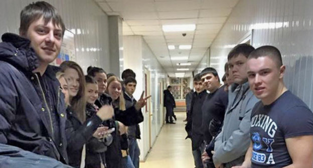 Friends and classmates of Timirlan Tsatsaev and Aslan Kautarov in the hall of the Nikulino Court in Moscow, December 24, 2014. Photo by Azamat Mintsaev for the ‘Caucasian Knot’. Friends and classmates of Timirlan Tsatsaev and Aslan Kautarov in the hall of the Nikulino Court in Moscow, December 24, 2014. Photo by Azamat Mintsaev for the ‘Caucasian Knot’.