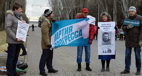 In Volgograd, the regional branch of the "Progress Party" has held a picket in support of Alexei Navalny. Photo by Tatiana Filimonova for the ‘Caucasian Knot’. In Volgograd, the regional branch of the "Progress Party" has held a picket in support of Alexei Navalny. Photo by Tatiana Filimonova for the ‘Caucasian Knot’.