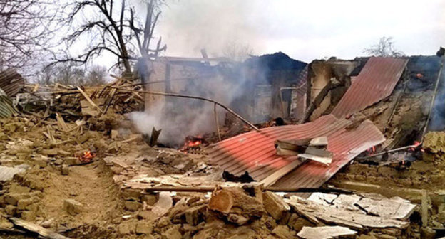 Law enforcers blocked the house where militants were hiding, the Cossack village of Mekenskaya, Naur District of Chechnya, January 1, 2015. Photo: http://nac.gov.ru Law enforcers blocked the house where militants were hiding, the Cossack village of Mekenskaya, Naur District of Chechnya, January 1, 2015. Photo: http://nac.gov.ru