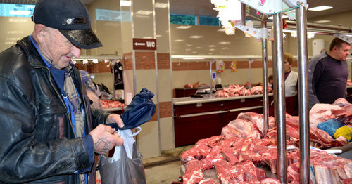 Food market, Sochi, January 4, 2015. Photo by Svetlana Kravchenko for the ‘Caucasian Knot’. Food market, Sochi, January 4, 2015. Photo by Svetlana Kravchenko for the ‘Caucasian Knot’.