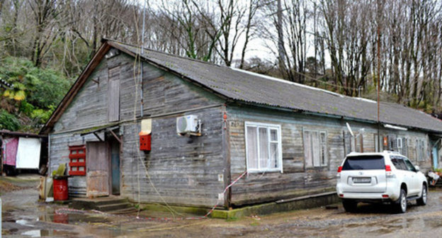 Inhabited barrack destroyed by landslide in Sochi, January 6, 2015. Photo by Svetlana Kravchenko for the ‘Caucasian Knot’. Inhabited barrack destroyed by landslide in Sochi, January 6, 2015. Photo by Svetlana Kravchenko for the ‘Caucasian Knot’.