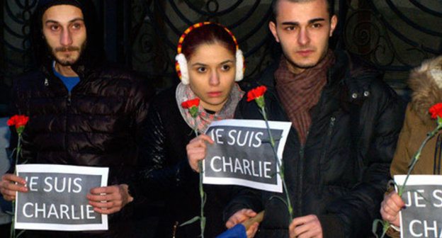 Actions in memory of the victims of the terror act in Paris hold posters with an inscription "Je suis Charlie". Tbilisi, January 8, 2015. Photo by Beslan Kmuzov for the "Caucasian Knot" Actions in memory of the victims of the terror act in Paris hold posters with an inscription "Je suis Charlie". Tbilisi, January 8, 2015. Photo by Beslan Kmuzov for the "Caucasian Knot"