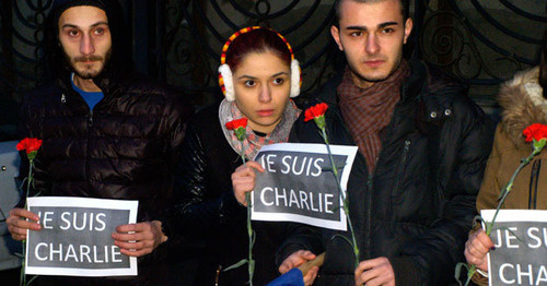 Actions in memory of the victims of the terror act in Paris hold posters with an inscription "Je suis Charlie". Tbilisi, January 8, 2015. Photo by Beslan Kmuzov for the "Caucasian Knot" Actions in memory of the victims of the terror act in Paris hold posters with an inscription "Je suis Charlie". Tbilisi, January 8, 2015. Photo by Beslan Kmuzov for the "Caucasian Knot"