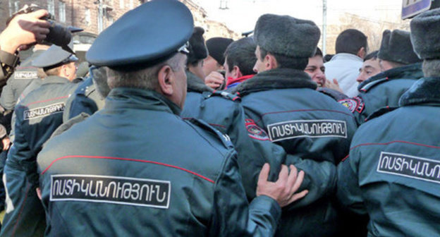 Law enforcers at the action of protest. Yerevan, January 15, 2015. Photo by Armine Martirosyan for the "Caucasian Knot" Law enforcers at the action of protest. Yerevan, January 15, 2015. Photo by Armine Martirosyan for the "Caucasian Knot"