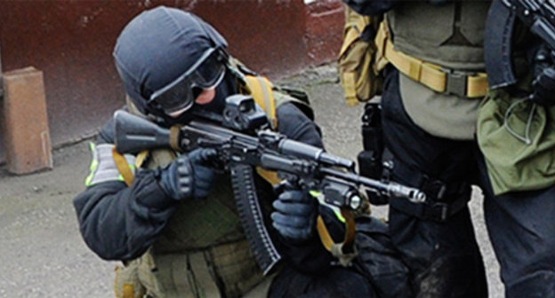 Law enforcers during special operation. Photo: http://nac.gov.ru/nakmessage/2014/12/19/v-baksanskom-raione-kabardino-balkarii-neitralizovany-troe-boevikov-v-tom-chis.html# Law enforcers during special operation. Photo: http://nac.gov.ru/nakmessage/2014/12/19/v-baksanskom-raione-kabardino-balkarii-neitralizovany-troe-boevikov-v-tom-chis.html#