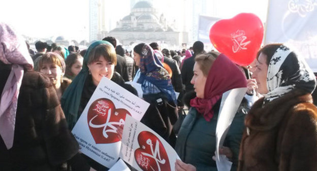 Protest against caricatures on Muhammad in Grozny, January 19, 2015. Photo by Akhmed Aldebirov for the ‘Caucasian Knot’. Protest against caricatures on Muhammad in Grozny, January 19, 2015. Photo by Akhmed Aldebirov for the ‘Caucasian Knot’.