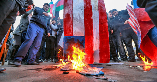 Nardaran residents burning down the flags of France, Israel, United States and Armenia, January 21, 2015. Photo by Aziz Karimov for the ‘Caucasian Knot’. Nardaran residents burning down the flags of France, Israel, United States and Armenia, January 21, 2015. Photo by Aziz Karimov for the ‘Caucasian Knot’.
