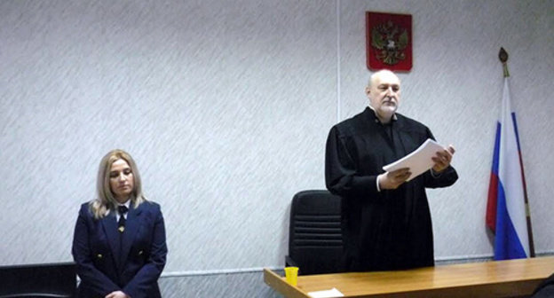 Judge of the Lenin District Court of Rostov-on-Don Vladimir Strokov reading the verdict. Photo by Olesya Dianova for the ‘Caucasian Knot’. Judge of the Lenin District Court of Rostov-on-Don Vladimir Strokov reading the verdict. Photo by Olesya Dianova for the ‘Caucasian Knot’.