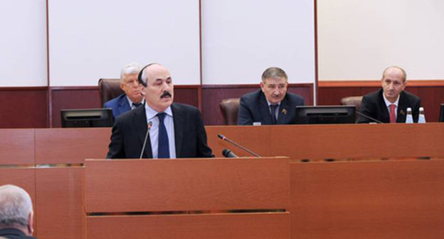Message of the head of Dagestan Ramazan Abdulatipov to the Dagestani National Assembly. Photo: http://president.e-dag.ru/novosti/v-centre-vnimaniya/glava-dagestana-obratilsya-s-ezhegodnym-poslaniem-k-parlamentu-respubliki Message of the head of Dagestan Ramazan Abdulatipov to the Dagestani National Assembly. Photo: http://president.e-dag.ru/novosti/v-centre-vnimaniya/glava-dagestana-obratilsya-s-ezhegodnym-poslaniem-k-parlamentu-respubliki