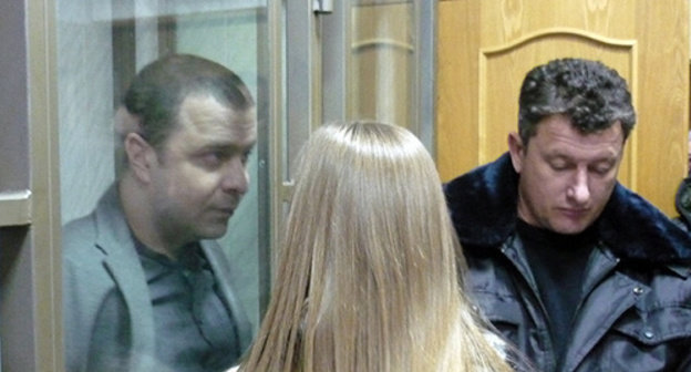 Sergey Reznik talking to his advocate Jeanna Pavlova in the court. Rostov-on-Don, January 22, 2015. Photo by Olesya Dianova for the ‘Caucasian Knot’. Sergey Reznik talking to his advocate Jeanna Pavlova in the court. Rostov-on-Don, January 22, 2015. Photo by Olesya Dianova for the ‘Caucasian Knot’.