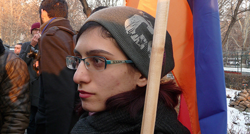 Participant of protest actions in Yerevan. Photo by Armine Martirosyan for the ‘Caucasian Knot’. Participant of protest actions in Yerevan. Photo by Armine Martirosyan for the ‘Caucasian Knot’.