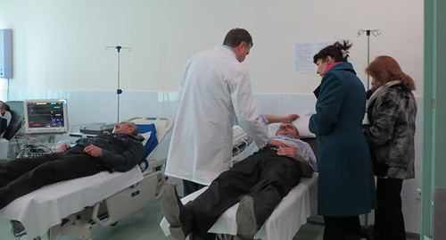 Physicians are examining the supporter of the "Pre-Parliament" Mkhitar Avetisyan who was beaten up in Kashatag District. Stepanakert, Nagorno-Karabakh Republic, January 31, 2015. Photo by Alvard Grigoryan for the ‘Caucasian Knot’. Physicians are examining the supporter of the "Pre-Parliament" Mkhitar Avetisyan who was beaten up in Kashatag District. Stepanakert, Nagorno-Karabakh Republic, January 31, 2015. Photo by Alvard Grigoryan for the ‘Caucasian Knot’.