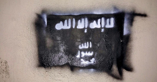 A flag of the ISIL (recognized on December 29, 2014, by the Supreme Court of the Russian Federation as a terrorist organization) on the wall of one of the buildings in Grozny. Chechnya, February 10, 2015. Photo by the "Caucasian Knot"