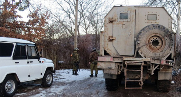 An anti-terrorist operation. Photo: http://nac.gov.ru/nakmessage/2015/01/20/v-kbr-neitralizovan-odioznyi-podryvnik-banditskogo-podpolya.html An anti-terrorist operation. Photo: http://nac.gov.ru/nakmessage/2015/01/20/v-kbr-neitralizovan-odioznyi-podryvnik-banditskogo-podpolya.html