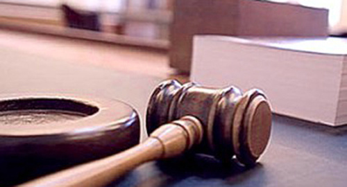 Gavel. Photo: http://07kbr.ru/wp-content/uploads/verxovnyj-sud-kbr-rassmotrit-delo-predstavitelya-banditskogo-podpolya-300x226.jpg Gavel. Photo: http://07kbr.ru/wp-content/uploads/verxovnyj-sud-kbr-rassmotrit-delo-predstavitelya-banditskogo-podpolya-300x226.jpg