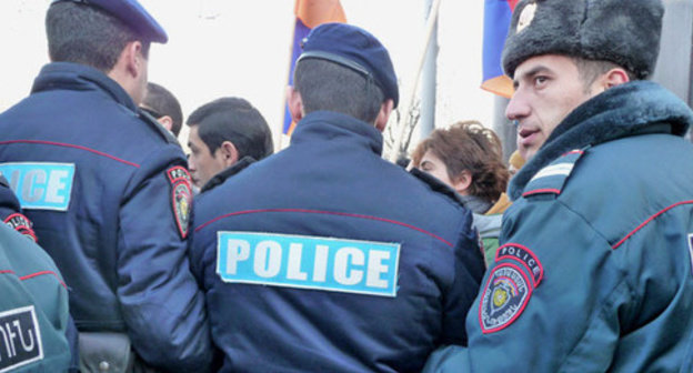 Policemen at the protest action. Yerevan, January 15, 2015. Photo by Armine Martirosyan for the "Caucasian Knot" Policemen at the protest action. Yerevan, January 15, 2015. Photo by Armine Martirosyan for the "Caucasian Knot"