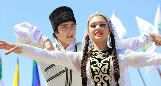 Wedding lezghinka performed by the participants of the festival Tsamauri 2014, Dagestan. Photo: http://www.riadagestan.ru/fotoreportagh/tsamauri-2014/ Wedding lezghinka performed by the participants of the festival Tsamauri 2014, Dagestan. Photo: http://www.riadagestan.ru/fotoreportagh/tsamauri-2014/