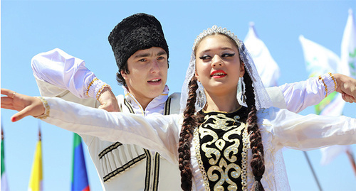 Wedding lezghinka performed by the participants of the festival Tsamauri 2014, Dagestan. Photo: http://www.riadagestan.ru/fotoreportagh/tsamauri-2014/ Wedding lezghinka performed by the participants of the festival Tsamauri 2014, Dagestan. Photo: http://www.riadagestan.ru/fotoreportagh/tsamauri-2014/