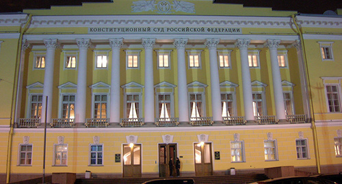 Building of the Russian Constitutional Court constructed in 1834. Photo: Savin А.S., https://ru.wikipedia.org/wiki/%CA%EE%ED%F1%F2%E8%F2%F3%F6%E8%EE%ED%ED%FB%E9_%D1%F3%E4_%D0%EE%F1%F1%E8%E9%F1%EA%EE%E9_%D4%E5%E4%E5%F0%E0%F6%E8%E8 Building of the Russian Constitutional Court constructed in 1834. Photo: Savin А.S., https://ru.wikipedia.org/wiki/%CA%EE%ED%F1%F2%E8%F2%F3%F6%E8%EE%ED%ED%FB%E9_%D1%F3%E4_%D0%EE%F1%F1%E8%E9%F1%EA%EE%E9_%D4%E5%E4%E5%F0%E0%F6%E8%E8