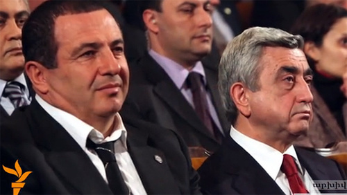Gagik Tsarukyan (left) and Serzh Sargsyan (right). Photo: screenshot from the video posted by Radio Azatutyun, http://rus.azatutyun.am/content/article/26854771.html Gagik Tsarukyan (left) and Serzh Sargsyan (right). Photo: screenshot from the video posted by Radio Azatutyun, http://rus.azatutyun.am/content/article/26854771.html
