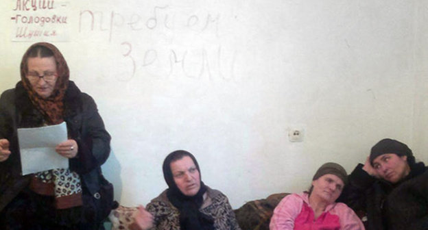 Hunger strikers in the village of Shushiya, Novolak District of Dagestan. Photo: Khusein Jakhbarov. Hunger strikers in the village of Shushiya, Novolak District of Dagestan. Photo: Khusein Jakhbarov.