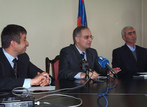 Photograph taken on the conference on the 28th of December, from left to right: Vladimir Karapetyan, Levon Zurabyan and David Matevosyan. Photo by the "Caucasian Knot" Photograph taken on the conference on the 28th of December, from left to right: Vladimir Karapetyan, Levon Zurabyan and David Matevosyan. Photo by the "Caucasian Knot"