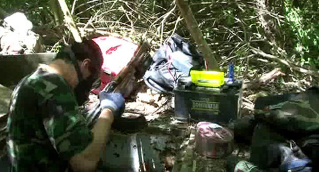 Law enforcer in a militants' camp. Photo: http://nac.gov.ru/files/5600.jpg Law enforcer in a militants' camp. Photo: http://nac.gov.ru/files/5600.jpg