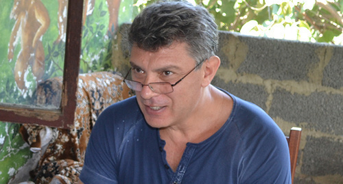 Boris Nemtsov at the home of Mardiros Demerchyan, June 2013. Photo by Svetlana Kravchenko for the "Caucasian Knot" Boris Nemtsov at the home of Mardiros Demerchyan, June 2013. Photo by Svetlana Kravchenko for the "Caucasian Knot"