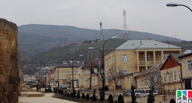 Street in Derbent. Photo: http://www.riadagestan.ru/news/g_derbent/v_ramkakh_podgotovki_k_prazdnovaniyu_yubileya_goroda_v_derbente_osmotreli_ryad_ulits/" class="main_article_image Street in Derbent. Photo: http://www.riadagestan.ru/news/g_derbent/v_ramkakh_podgotovki_k_prazdnovaniyu_yubileya_goroda_v_derbente_osmotreli_ryad_ulits/" class="main_article_image
