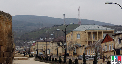 Street in Derbent. Photo: http://www.riadagestan.ru/news/g_derbent/v_ramkakh_podgotovki_k_prazdnovaniyu_yubileya_goroda_v_derbente_osmotreli_ryad_ulits/" class="main_article_image