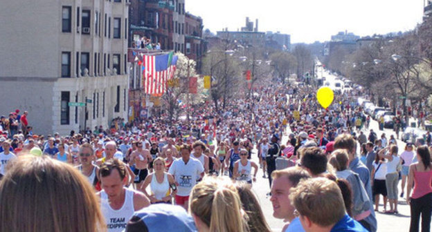 Boston Marathon 2005. Photo: Pingswept https://commons.wikimedia.org Boston Marathon 2005. Photo: Pingswept https://commons.wikimedia.org