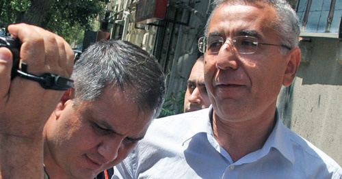 Intigam Aliev (to the right) during his detention. Baku, August 8, 2014. Photo by Aziz Karimov for the "Caucasian Knot" Intigam Aliev (to the right) during his detention. Baku, August 8, 2014. Photo by Aziz Karimov for the "Caucasian Knot"