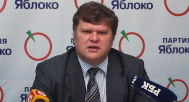 Sergey Mitrokhin, the leader of the Russian "Yabloko" Party. Photo: the official site of the "Yabloko" Party http://www.yabloko.ru/Press/2008/080829_spb.html Sergey Mitrokhin, the leader of the Russian "Yabloko" Party. Photo: the official site of the "Yabloko" Party http://www.yabloko.ru/Press/2008/080829_spb.html