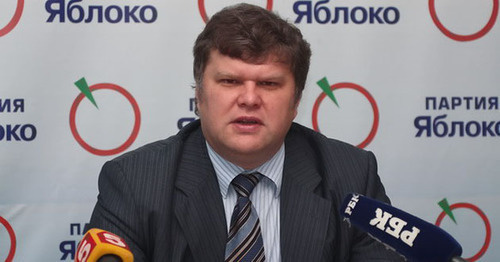 Sergey Mitrokhin, the leader of the Russian "Yabloko" Party. Photo: the official site of the "Yabloko" Party http://www.yabloko.ru/Press/2008/080829_spb.html Sergey Mitrokhin, the leader of the Russian "Yabloko" Party. Photo: the official site of the "Yabloko" Party http://www.yabloko.ru/Press/2008/080829_spb.html