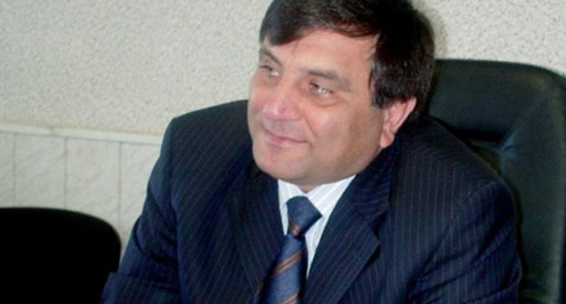 Saigidpasha Umakhanov. Photo: http://nkaa.ru/7-avarcev-spaset-avtonomiya-umahanov-o-bolevyh-tochkah-dagestana.html Saigidpasha Umakhanov. Photo: http://nkaa.ru/7-avarcev-spaset-avtonomiya-umahanov-o-bolevyh-tochkah-dagestana.html