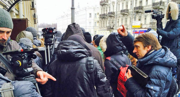 Media representatives at the entrance to the Basmanny Court of Moscow. March 8, 2015. Photo by the "Caucasian Knot" correspondent Media representatives at the entrance to the Basmanny Court of Moscow. March 8, 2015. Photo by the "Caucasian Knot" correspondent