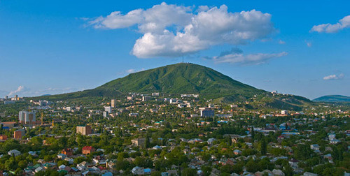 View of Pyatigorsk. Photo: https://ru.wikipedia.org/wiki/%CF%FF%F2%E8%E3%EE%F0%F1%EA View of Pyatigorsk. Photo: https://ru.wikipedia.org/wiki/%CF%FF%F2%E8%E3%EE%F0%F1%EA