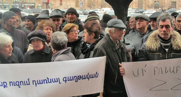 Protest action of the workers of the "Nairit" Factory. Inscriptions on the transparencies: "We don't want to be emigrants" (to the left), "Don't torture laws of the Republic of Armenia!" (to the right). Yerevan, March 5, 2015. Photo by Tigran Petrosyan for the "Caucasian Knot" Protest action of the workers of the "Nairit" Factory. Inscriptions on the transparencies: "We don't want to be emigrants" (to the left), "Don't torture laws of the Republic of Armenia!" (to the right). Yerevan, March 5, 2015. Photo by Tigran Petrosyan for the "Caucasian Knot"