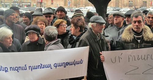 Protest action of the workers of the "Nairit" Factory. Inscriptions on the transparencies: "We don't want to be emigrants" (to the left), "Don't torture laws of the Republic of Armenia!" (to the right). Yerevan, March 5, 2015. Photo by Tigran Petrosyan for the "Caucasian Knot" Protest action of the workers of the "Nairit" Factory. Inscriptions on the transparencies: "We don't want to be emigrants" (to the left), "Don't torture laws of the Republic of Armenia!" (to the right). Yerevan, March 5, 2015. Photo by Tigran Petrosyan for the "Caucasian Knot"