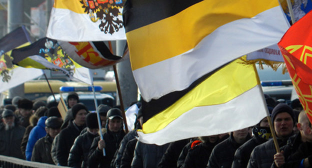 Participants of 'Russian march' holding imperial flags. Volgograd, November 4, 2014. Photo by Tatiana Filimonova for the ‘Caucasian Knot’. Participants of 'Russian march' holding imperial flags. Volgograd, November 4, 2014. Photo by Tatiana Filimonova for the ‘Caucasian Knot’.