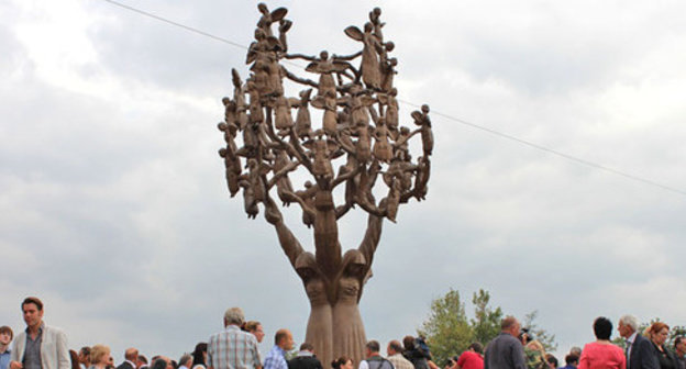 Tree of grief at the memorial park in the City of Angels, Beslan. Photo by Emma Marzoeva for the ‘Caucasian Knot’. Tree of grief at the memorial park in the City of Angels, Beslan. Photo by Emma Marzoeva for the ‘Caucasian Knot’.